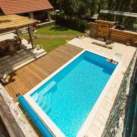 Luxury Regina Chalet Bruvno